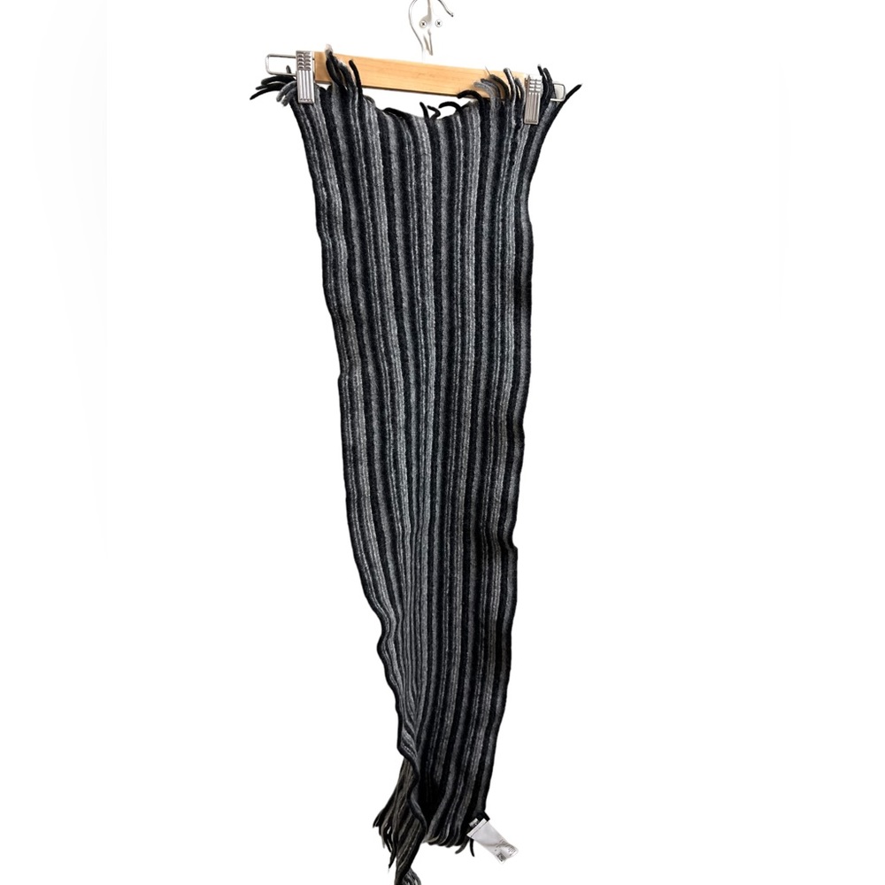 Hugo Boss scarf - Picture 4 of 5